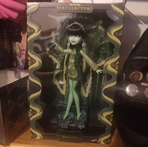 Skullector Scarah Screams